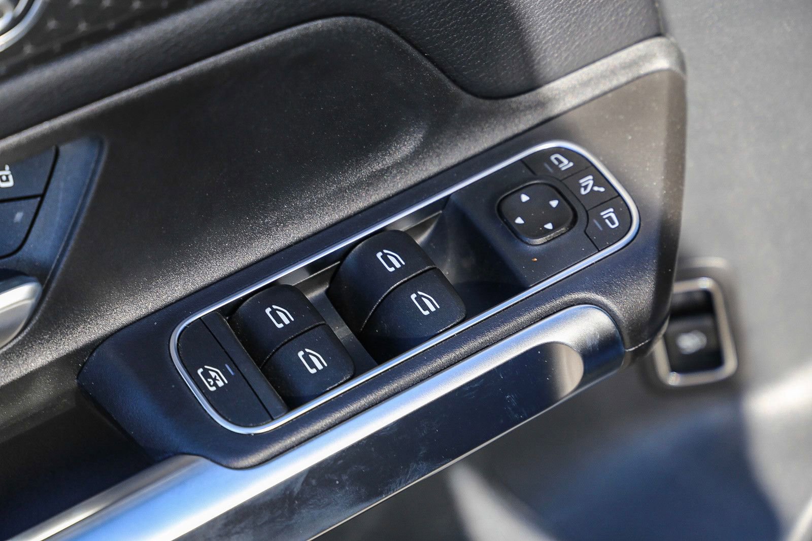 Used 2024 Mercedes-Benz GLB 250 4MATIC image 27