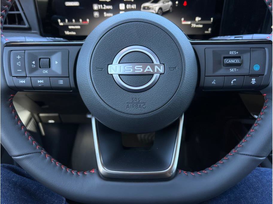 New 2025 Nissan Kicks SR FWD image 12