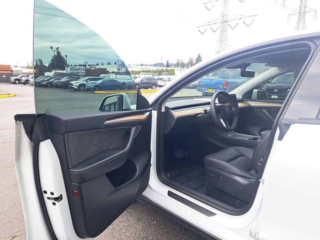 Used 2023 Tesla Model Y Long Range image 10