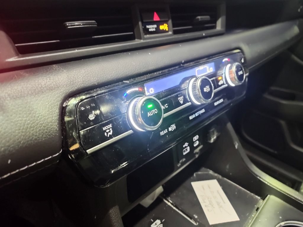 Used 2023 Honda Pilot Touring image 11