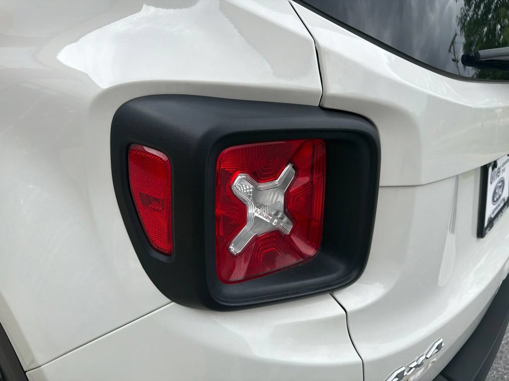 Used 2023 Jeep Renegade Latitude AWD/4WD image 19