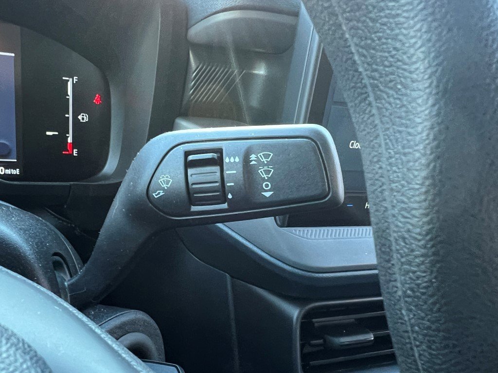 Used 2025 Ford Maverick XL image 29