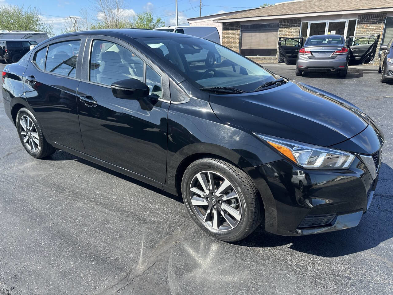 Used 2021 Nissan Versa SV image 5