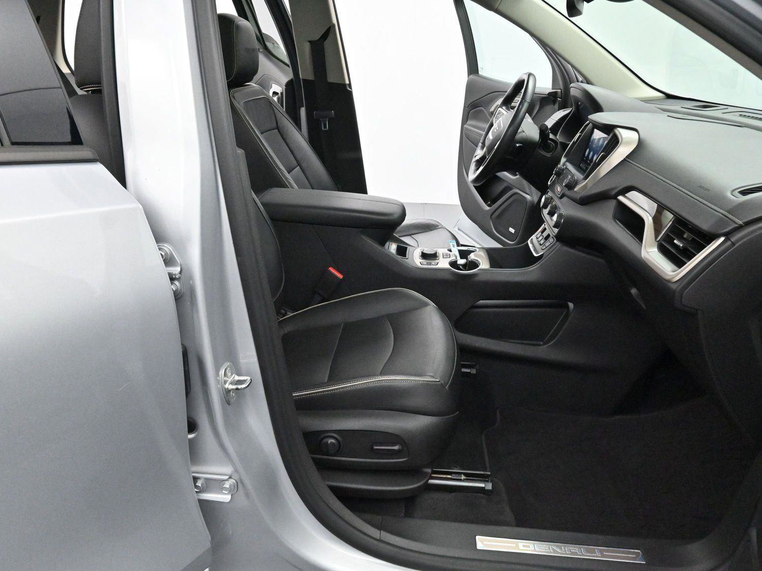 Used 2020 GMC Terrain Denali w/ Denali Premium Package image 33