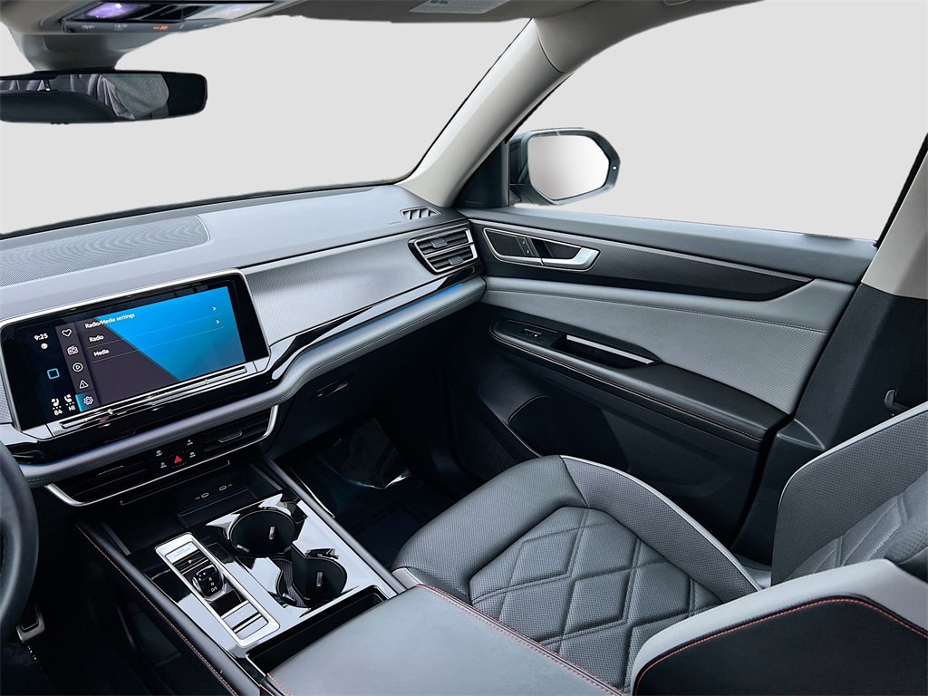 Used 2024 Volkswagen Atlas Peak Edition SE image 22