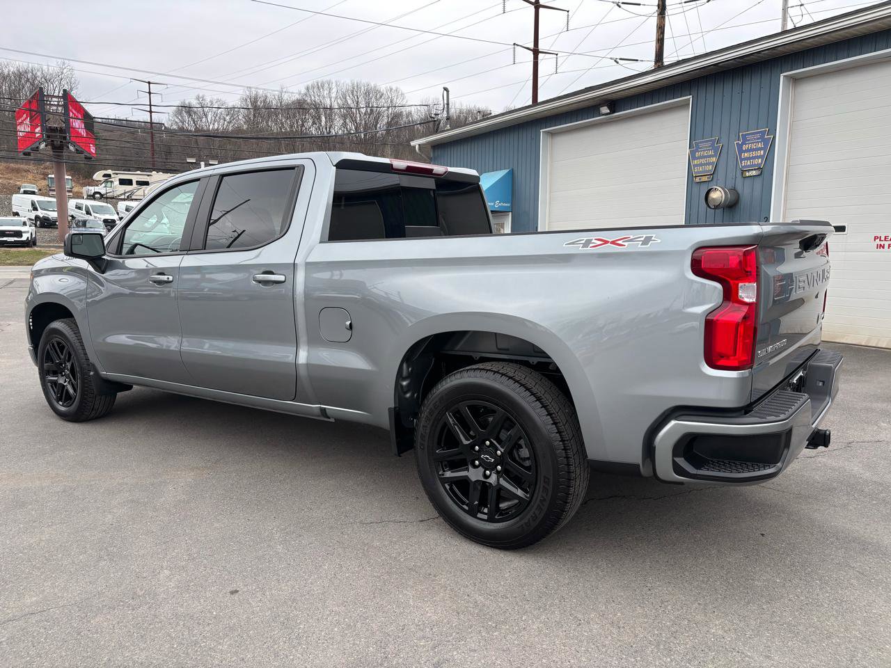 Used 2025 Chevrolet Silverado 1500 RST w/ Convenience Package II image 3