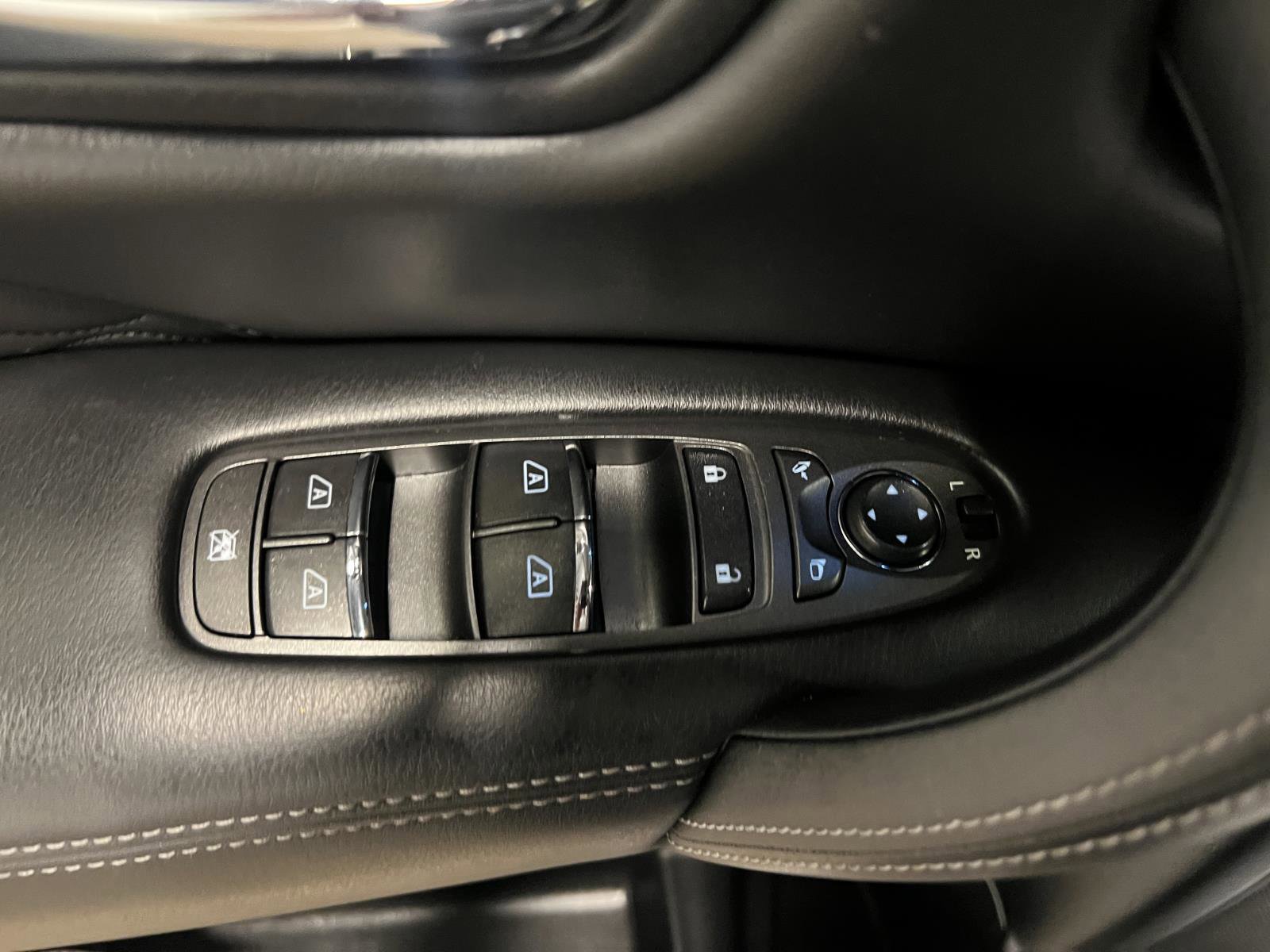 Used 2024 INFINITI QX80 Sensory image 28