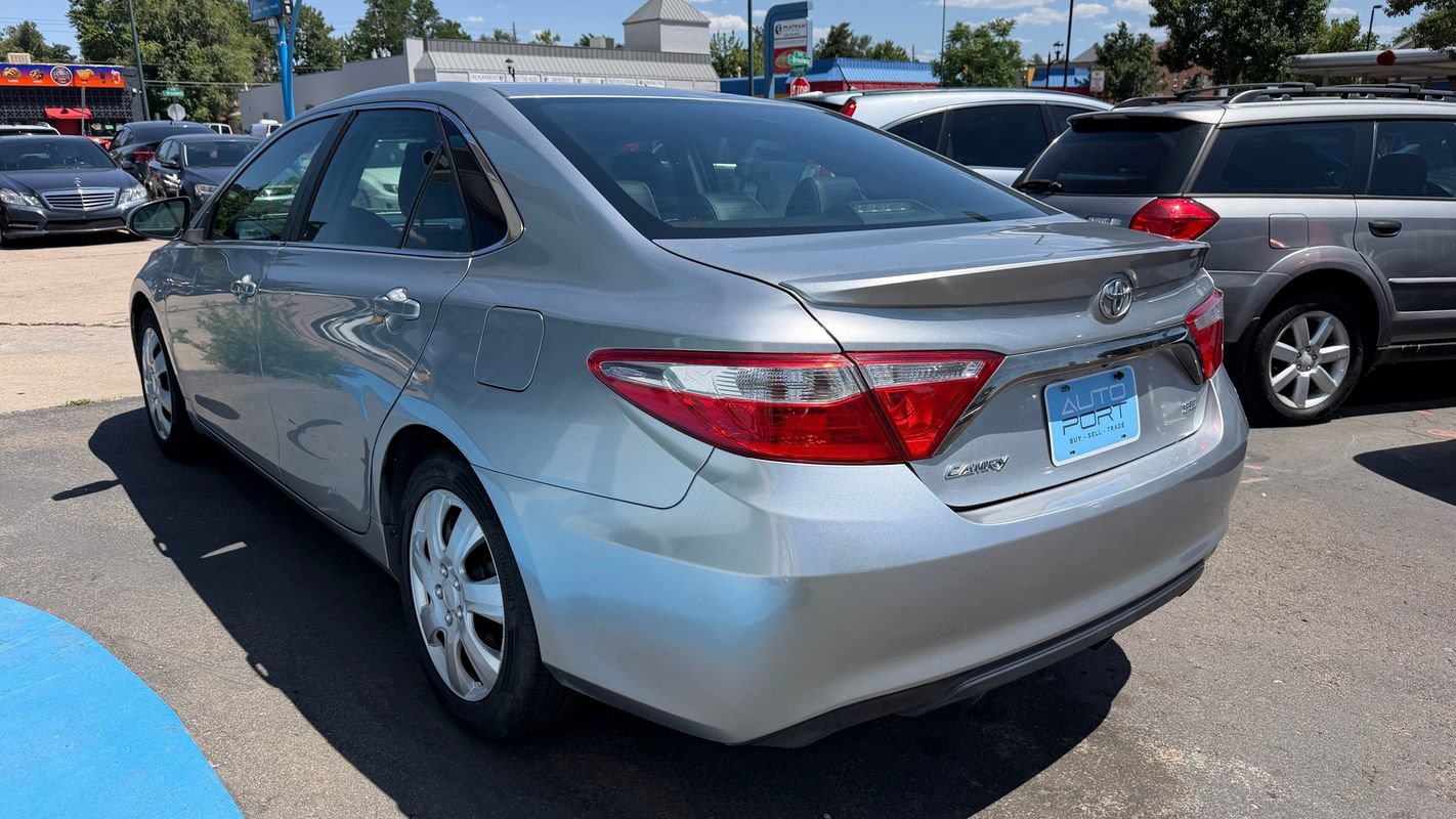 Used 2016 Toyota Camry SE FWD image 4