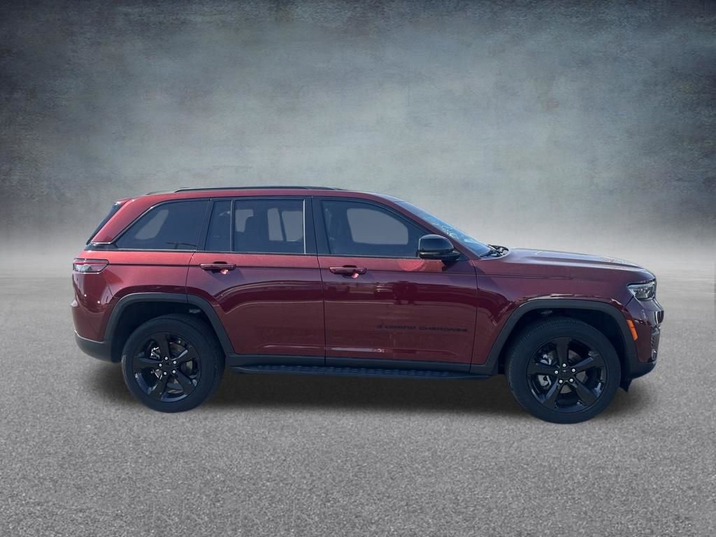 Used 2023 Jeep Grand Cherokee Altitude image 7