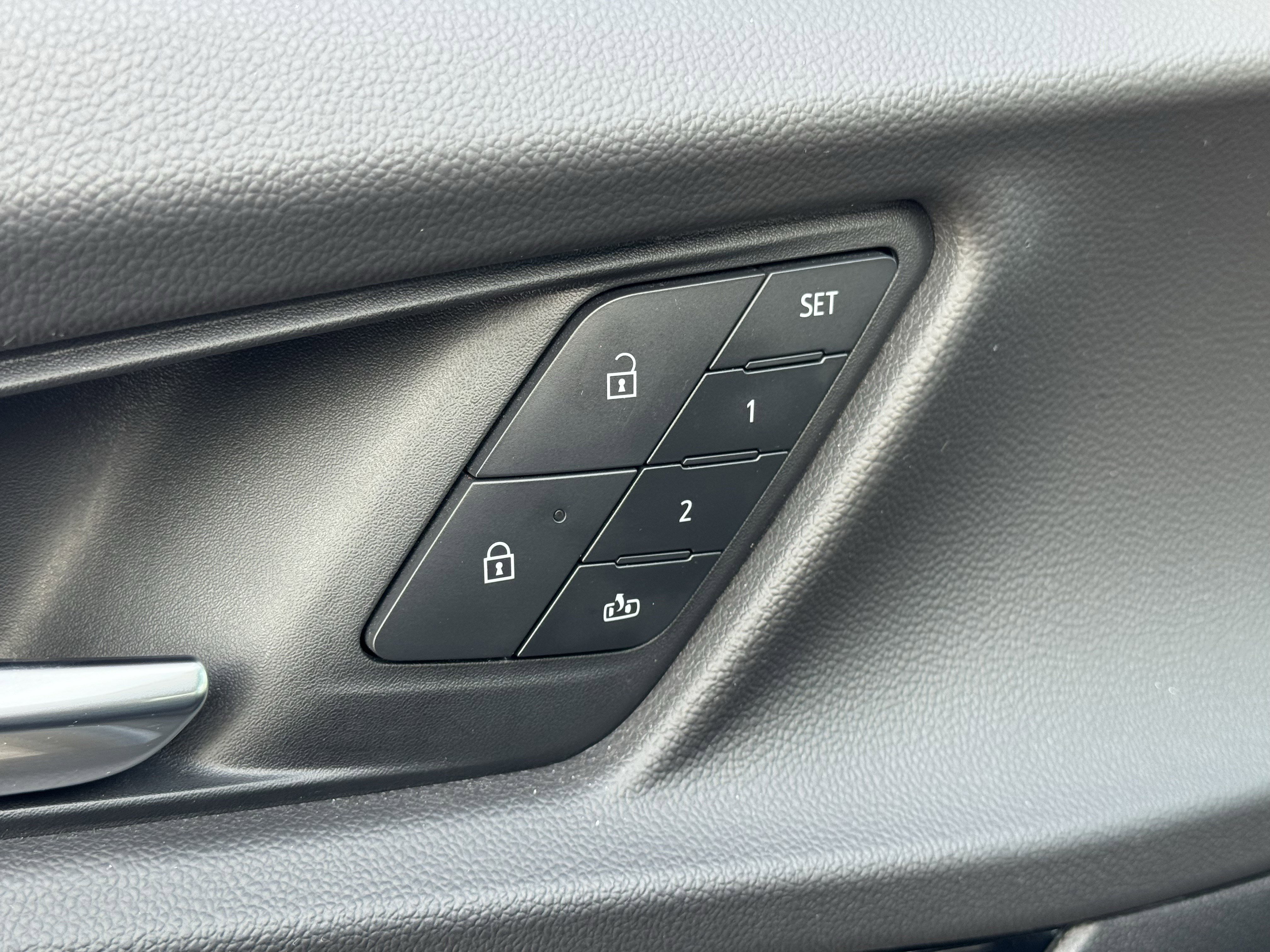 Used 2025 Chevrolet Equinox RS w/ Convenience Package III image 23