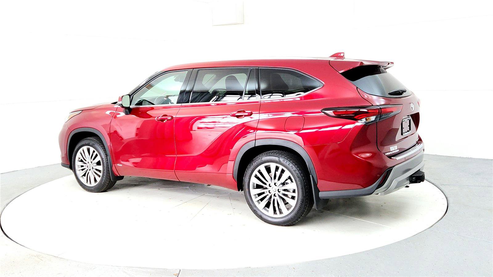 New 2026 Toyota Highlander Platinum image 4
