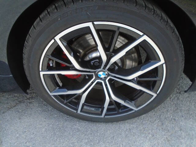 Used 2021 BMW 530i xDrive w/ M Sport Package image 16