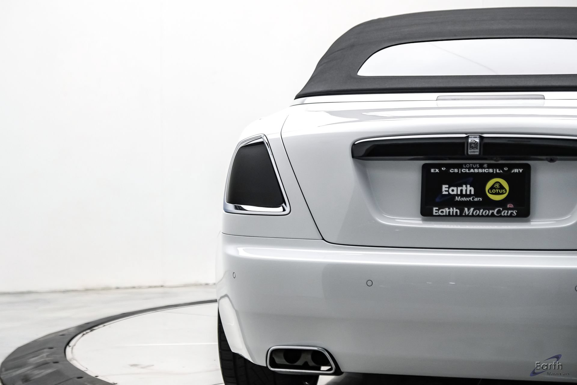 Used 2017 Rolls-Royce Dawn RWD image 18