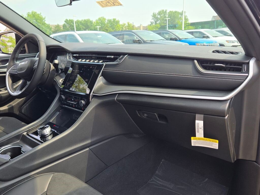New 2025 Jeep Grand Cherokee L Laredo image 8