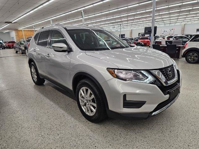Used 2020 Nissan Rogue SV image 3