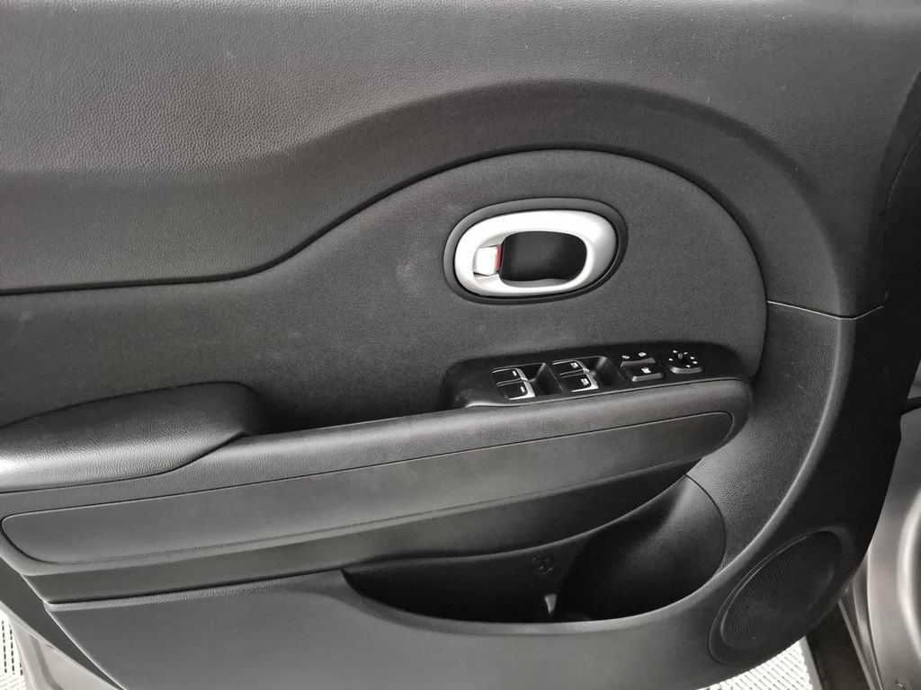 Used 2018 Kia Soul + FWD image 15