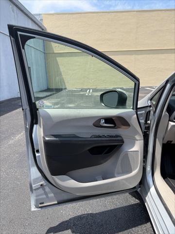 Used 2023 Chrysler Voyager LX FWD image 21