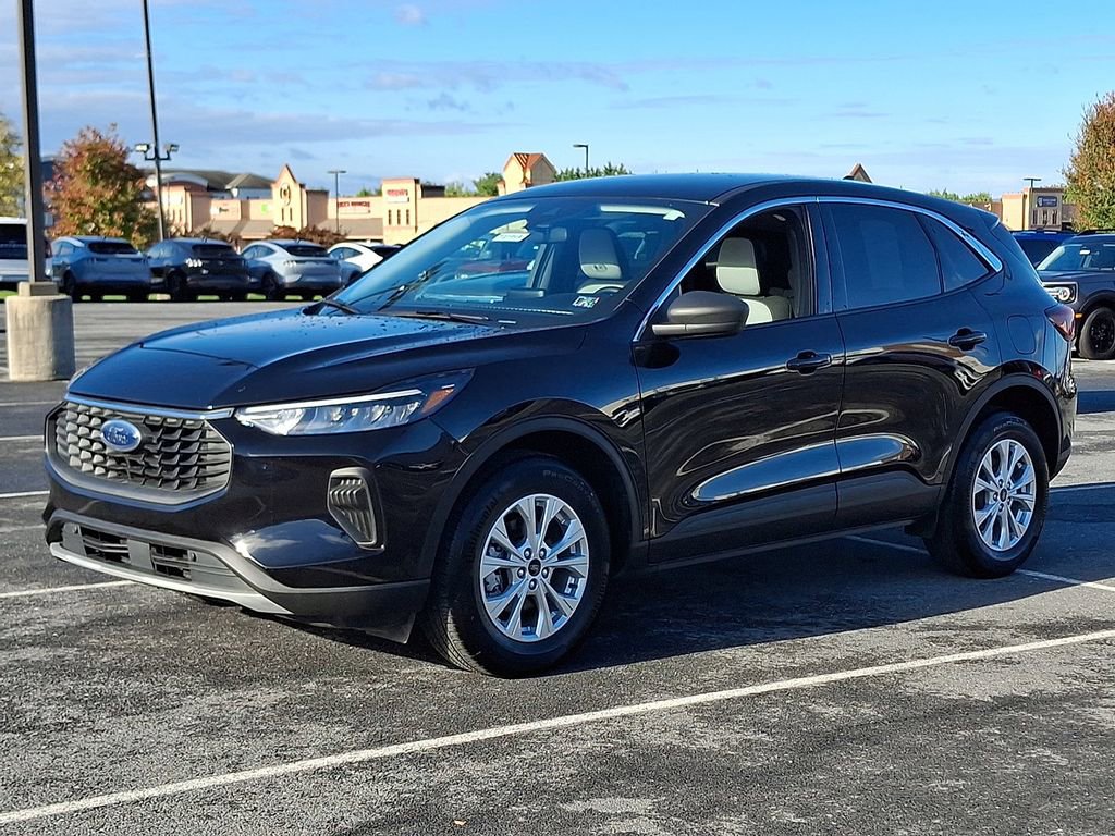 Certified 2023 Ford Escape Active image 3