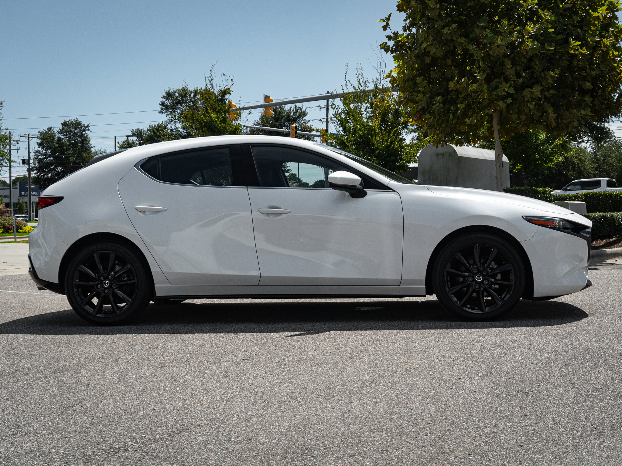 Certified 2025 MAZDA MAZDA3 2.5 S Hatchback w/ Premium Pkg FWD image 11