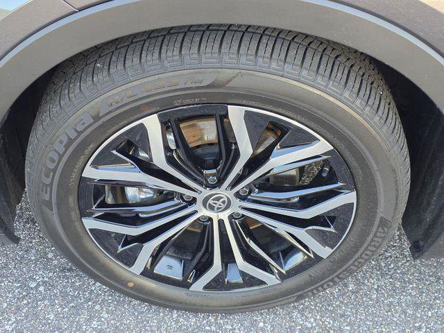 Certified 2023 Toyota Crown AWD/4WD image 37