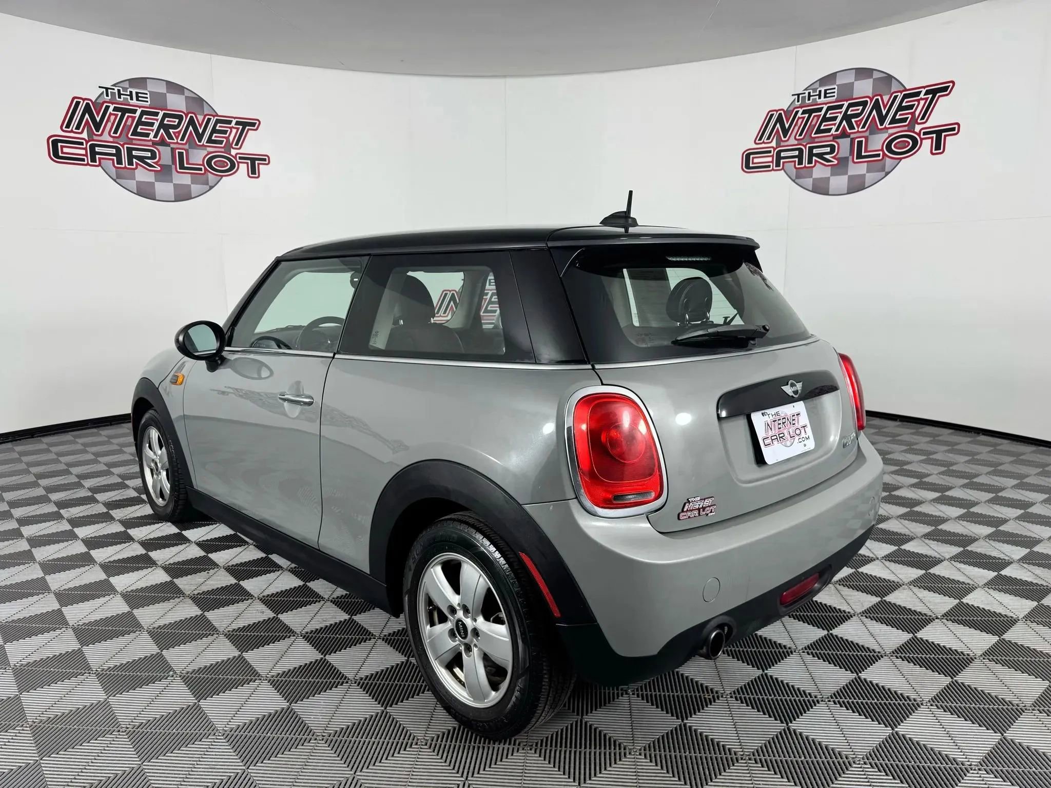 Used 2016 MINI Cooper 2-Door Hardtop image 5