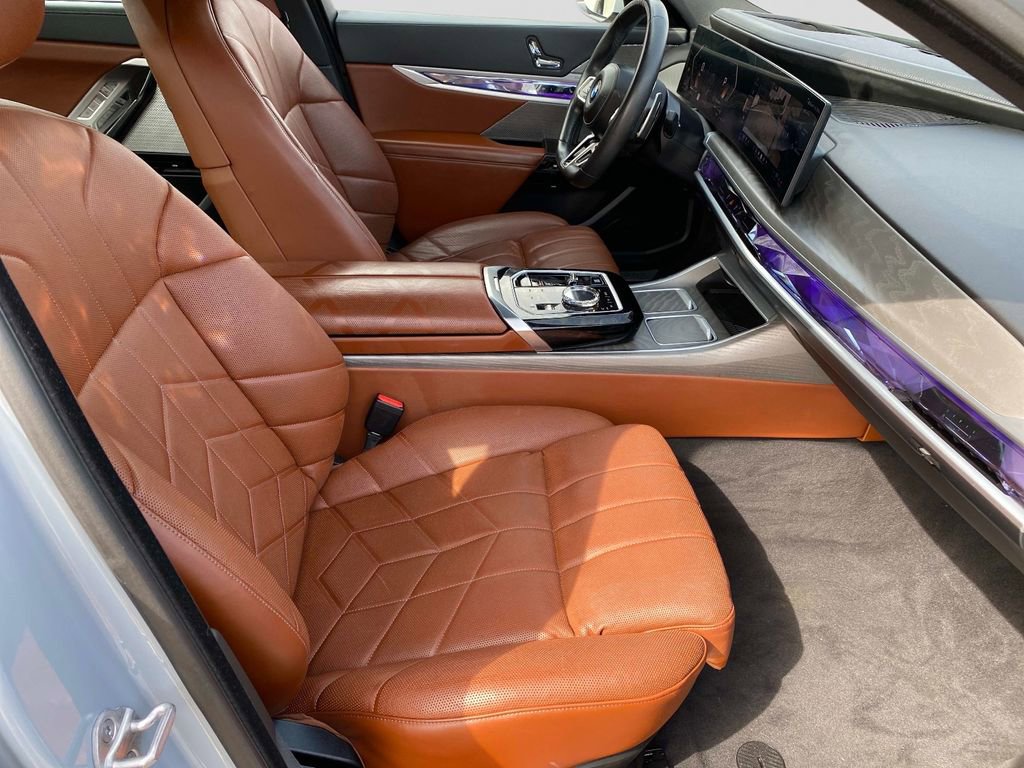 Used 2023 BMW 760i xDrive image 21