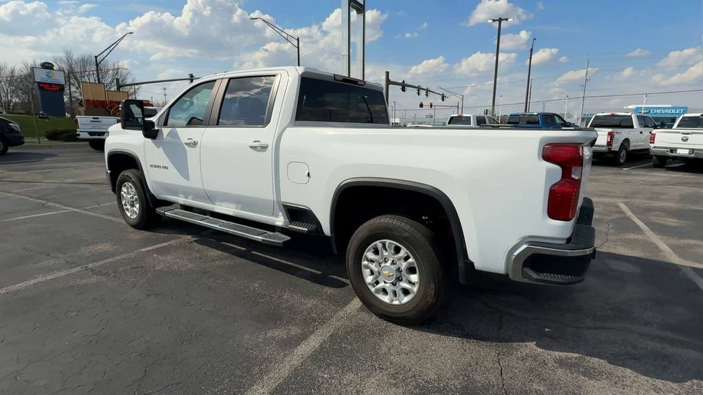 Used 2024 Chevrolet Silverado 2500 LT AWD/4WD image 6