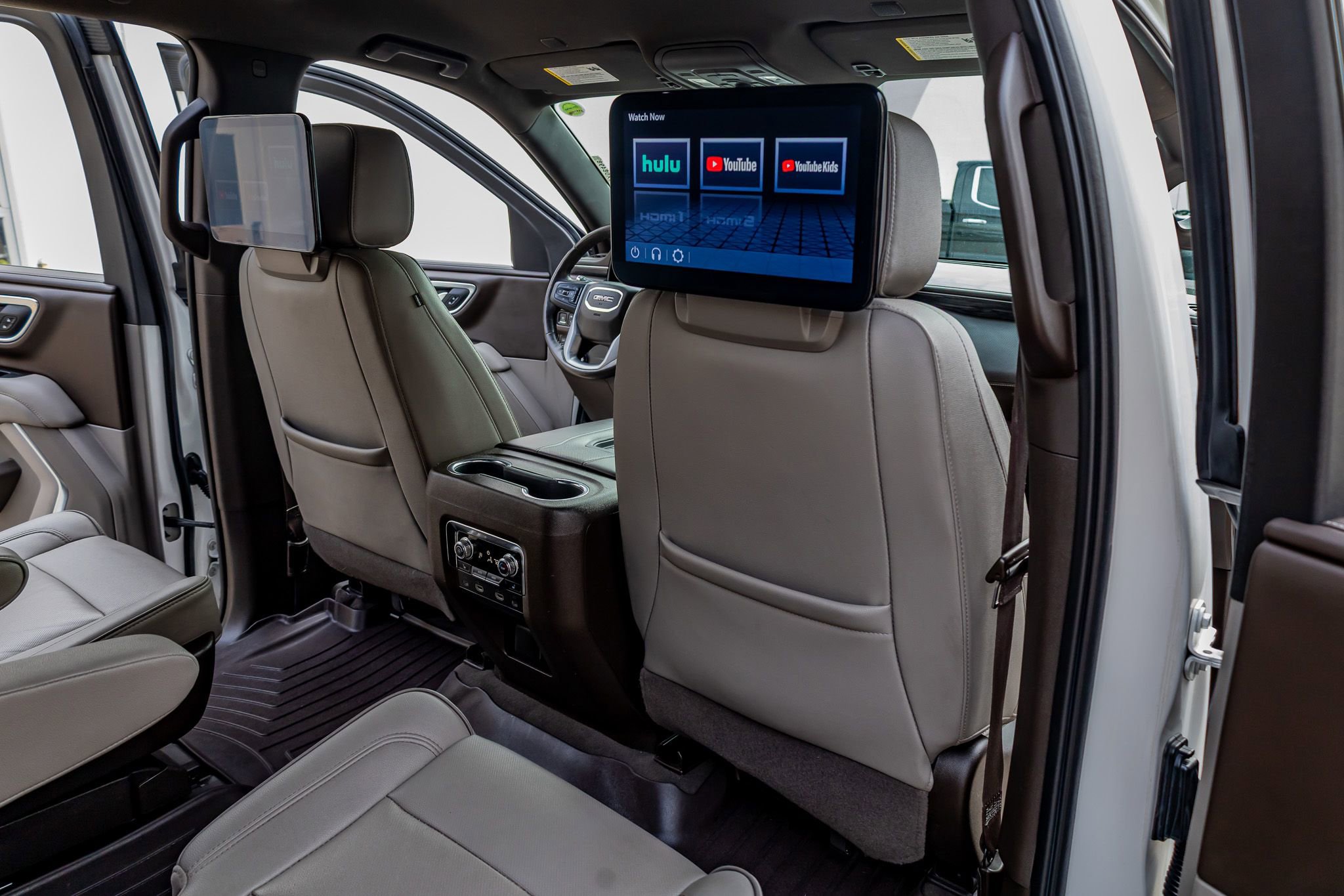 Used 2022 GMC Yukon XL SLT w/ SLT Luxury Package AWD/4WD image 27