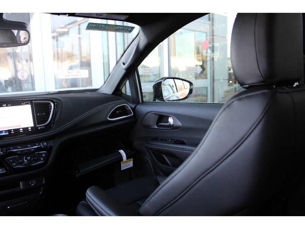 New 2026 Chrysler Pacifica Select image 34