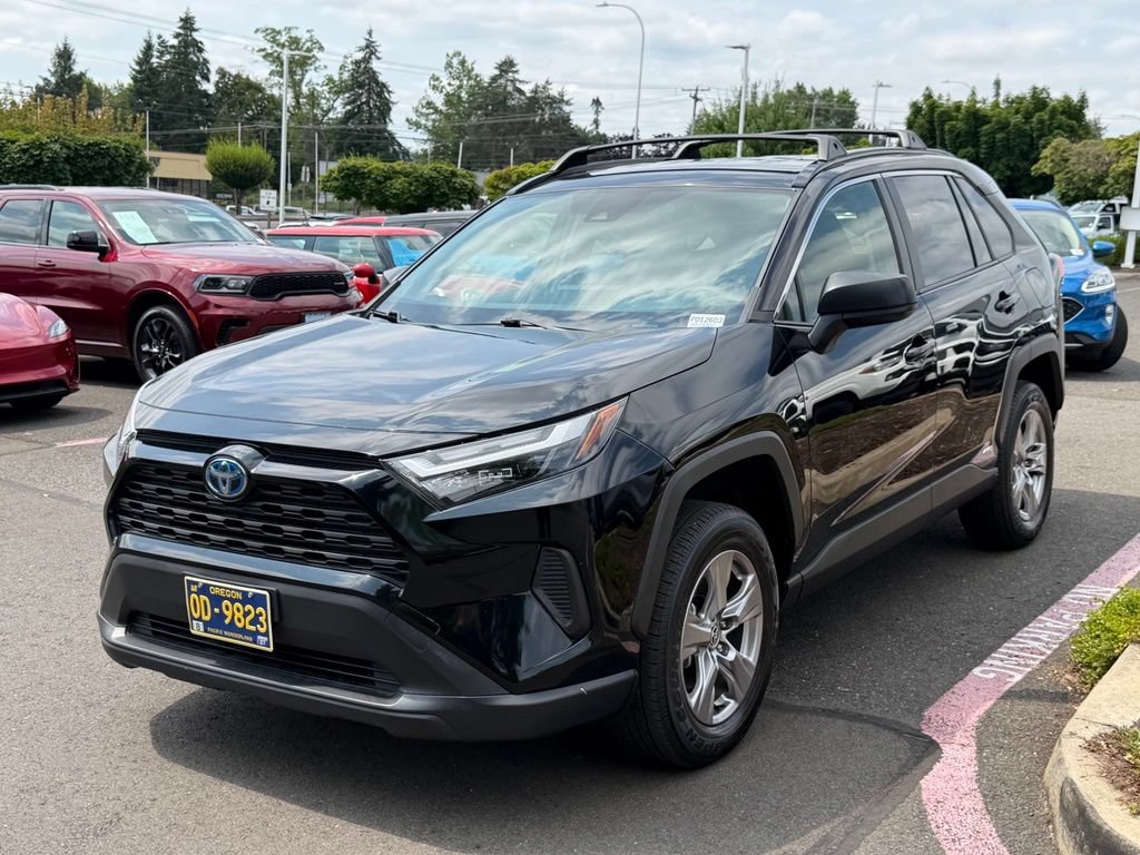 Used 2023 Toyota RAV4 LE AWD/4WD image 4