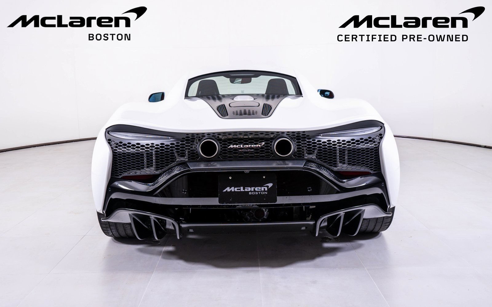 Used 2023 McLaren Artura RWD image 4