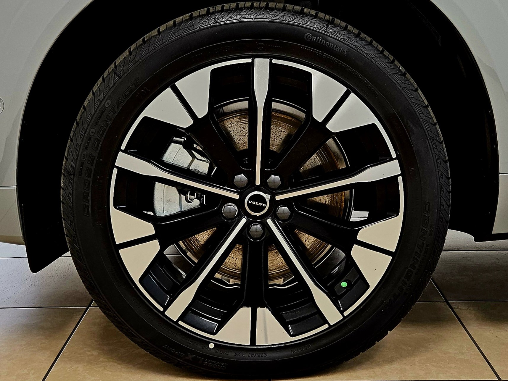 New 2026 Volvo XC60 T8 Plus w/ Protection Package Premier image 48