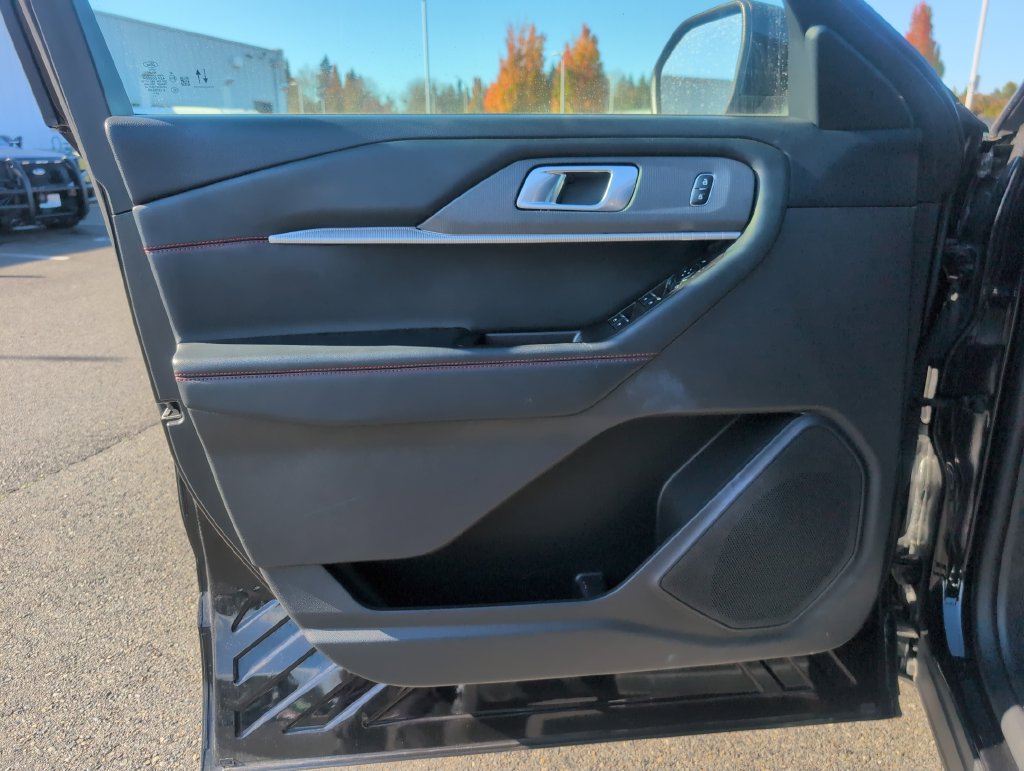 Certified 2025 Ford Explorer ST-Line AWD/4WD image 17