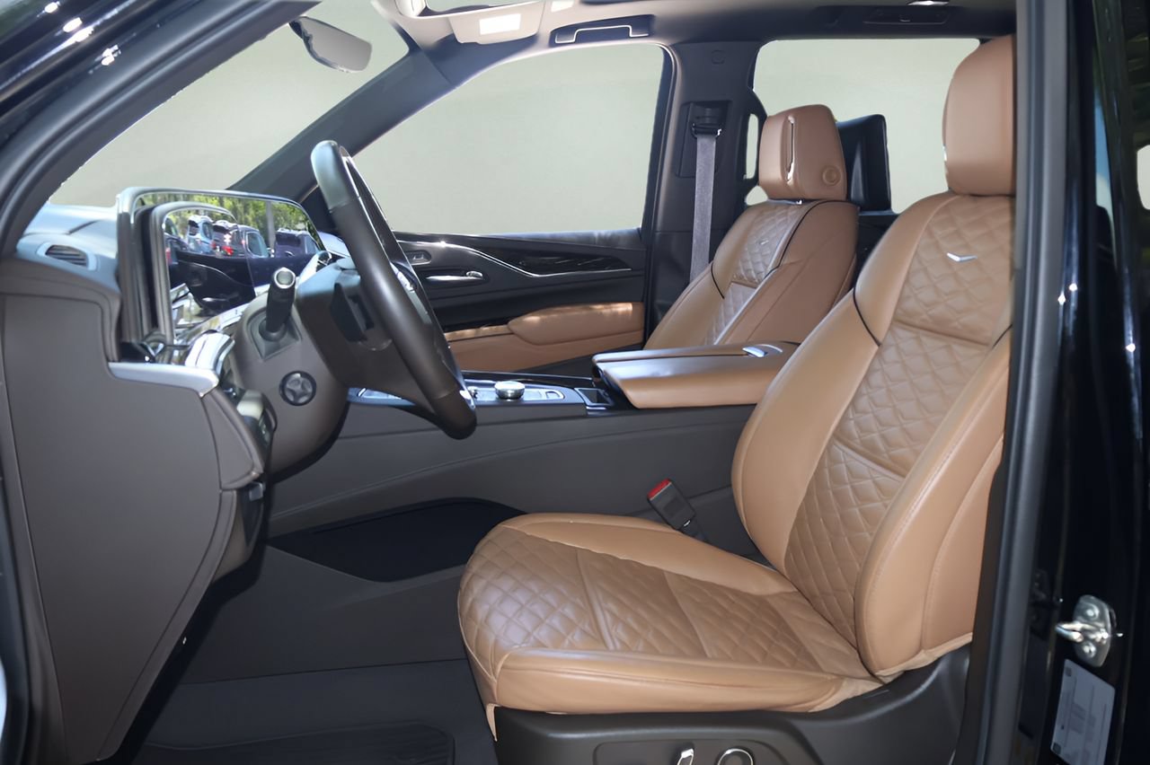 Used 2021 Cadillac Escalade Sport w/ LPO, ONYX Package AWD/4WD image 12