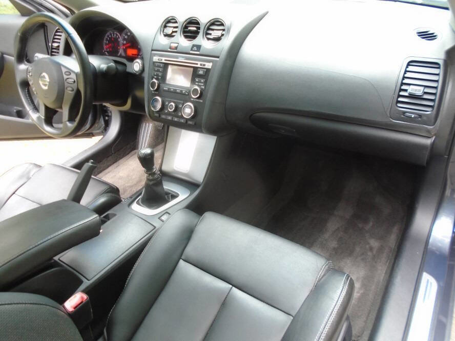 Used 2011 Nissan Altima 3.5 SR FWD image 21