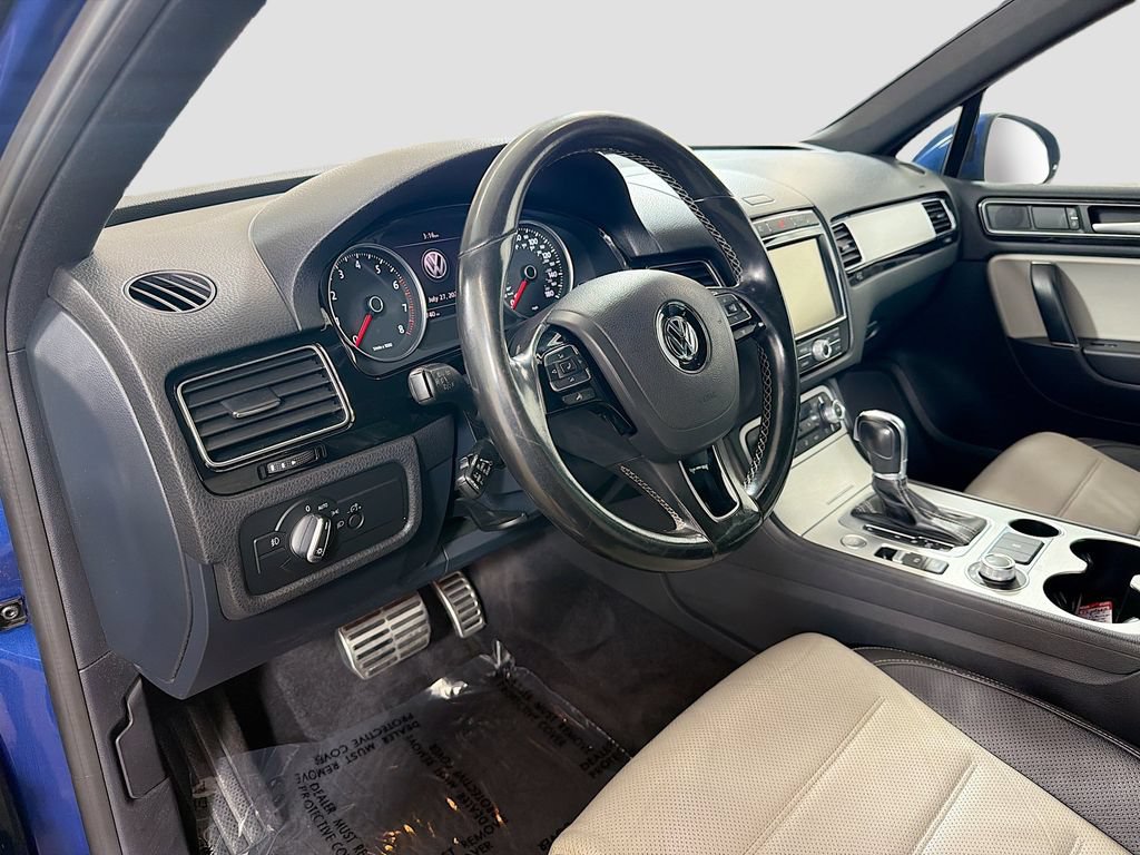 Used 2017 Volkswagen Touareg Wolfsburg Edition AWD/4WD image 11