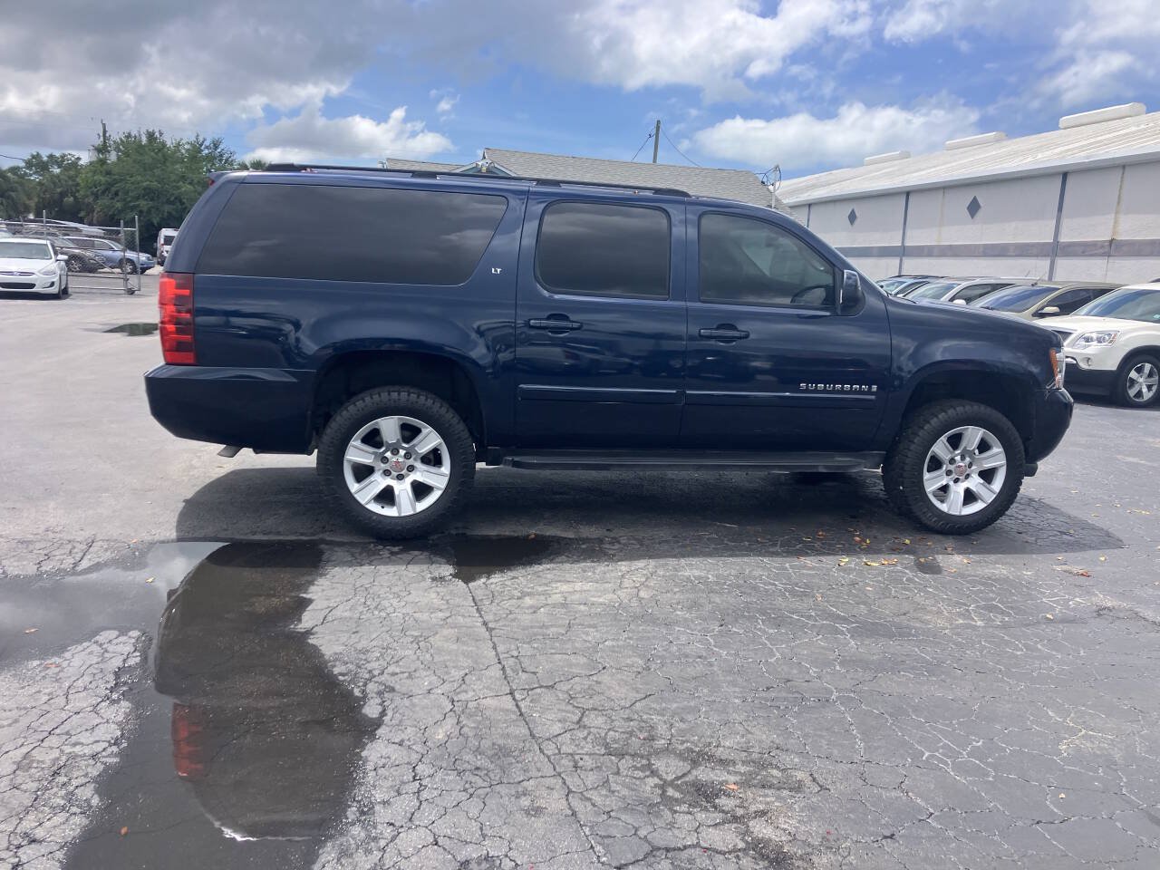 Used 2007 Chevrolet Suburban LT w/ LT Preferred Equipment Group RWD image 13