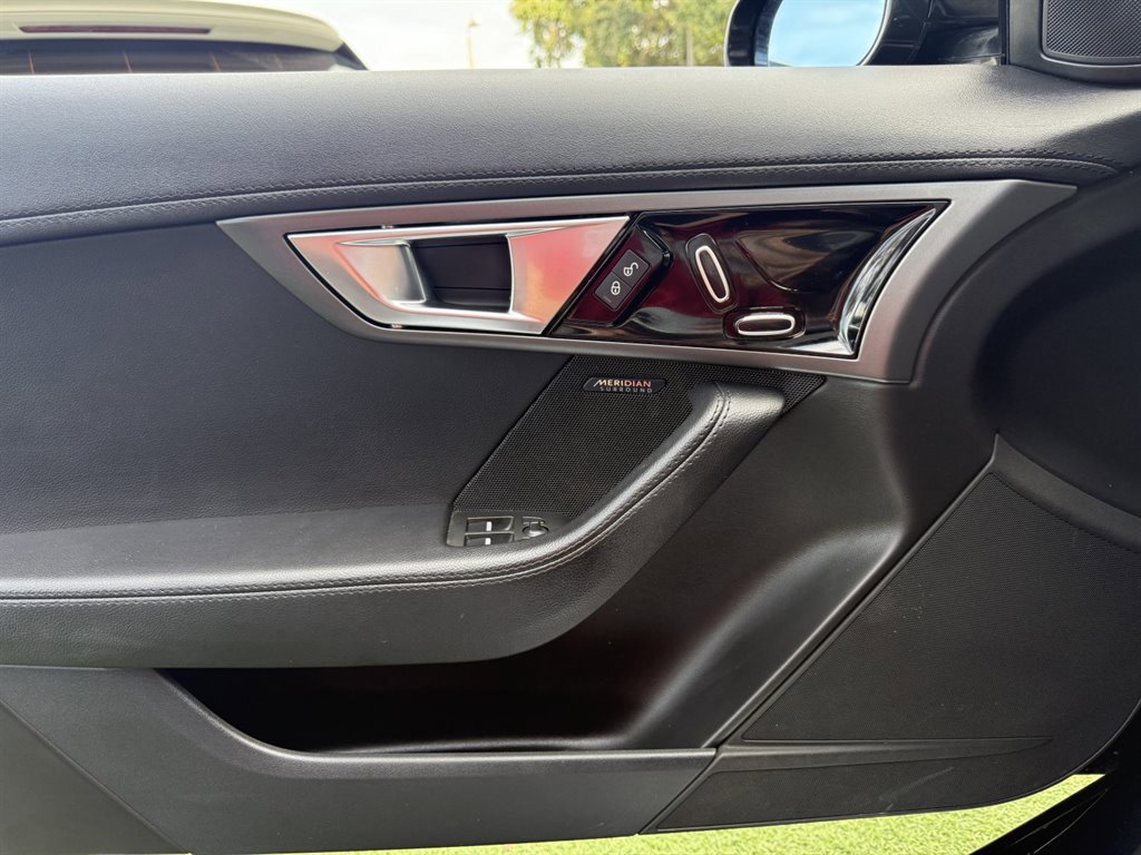 Used 2017 Jaguar F-TYPE Convertible image 28