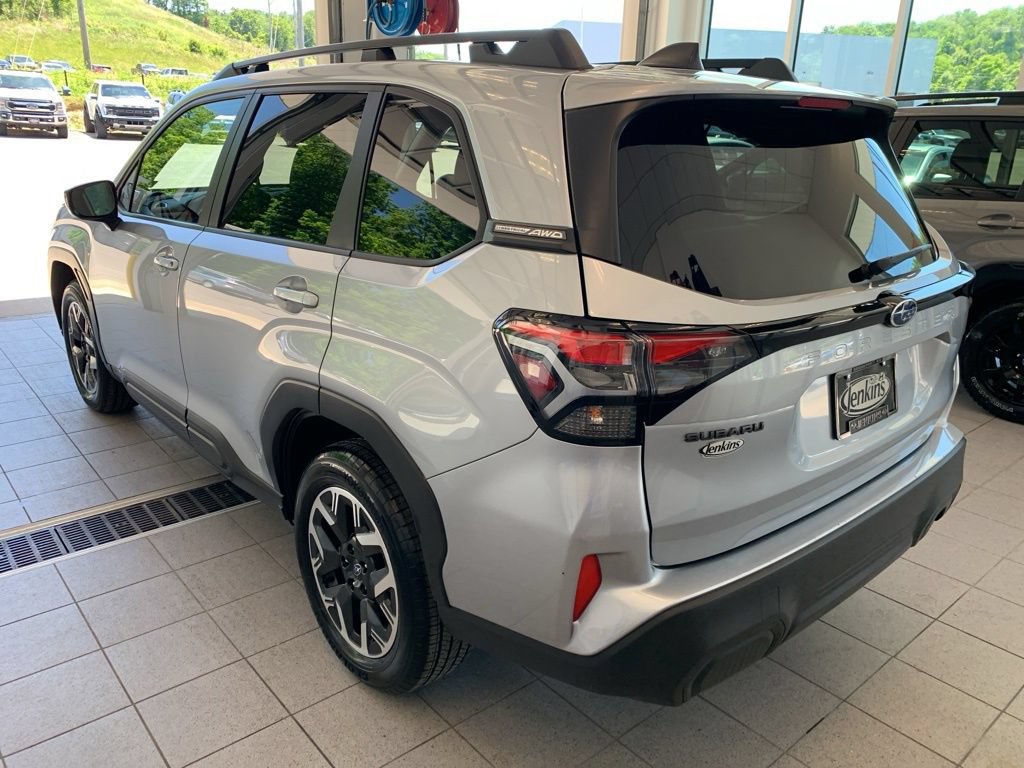 Used 2025 Subaru Forester Premium AWD/4WD image 8