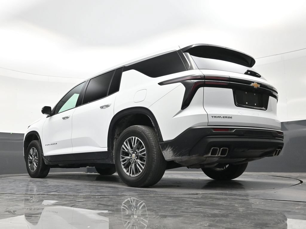 Used 2024 Chevrolet Traverse LS FWD image 22