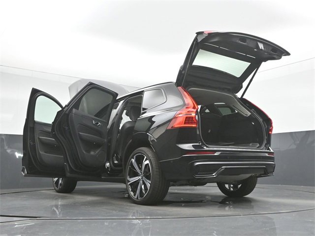 Used 2023 Volvo XC60 B6 Ultimate w/ Protection Package Premier image 56
