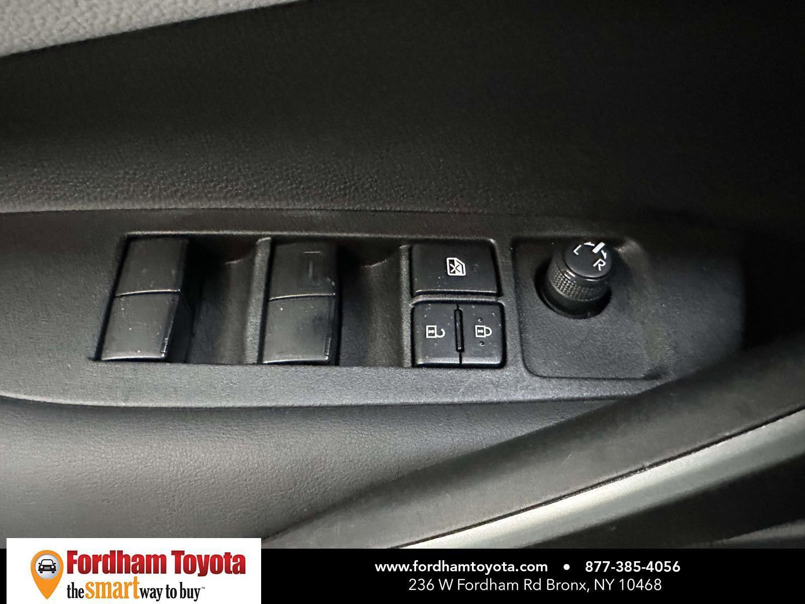 Used 2022 Toyota Corolla SE FWD image 19