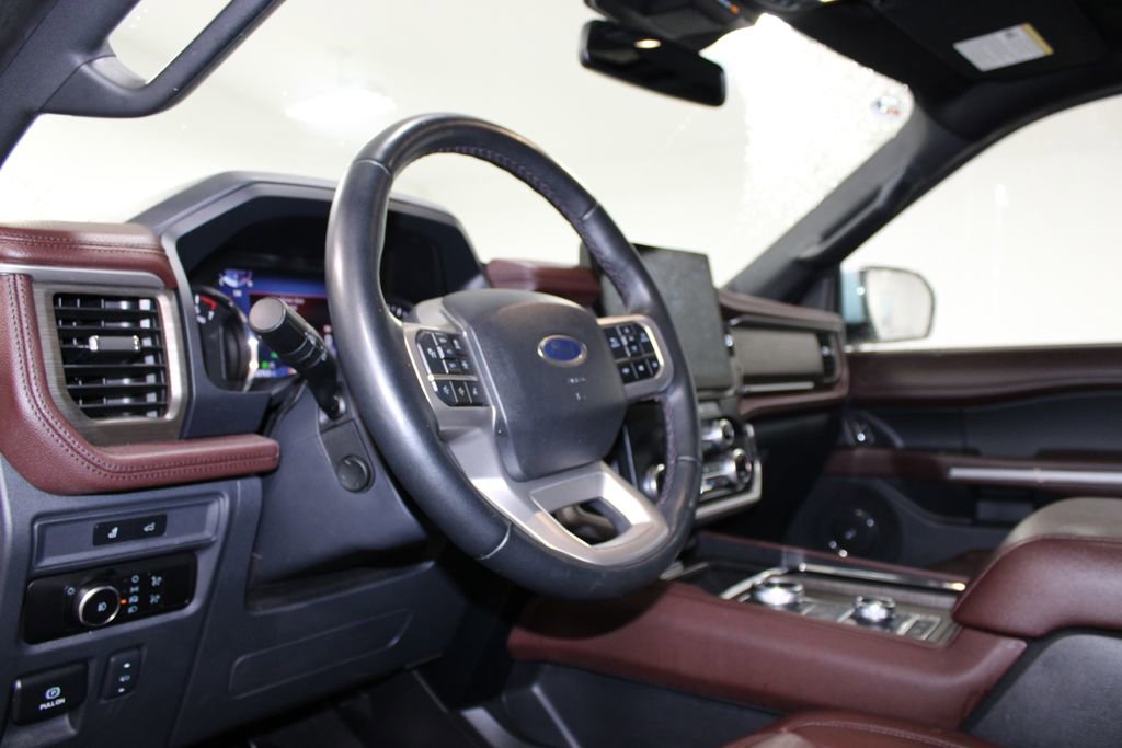 Used 2024 Ford Expedition Limited image 17