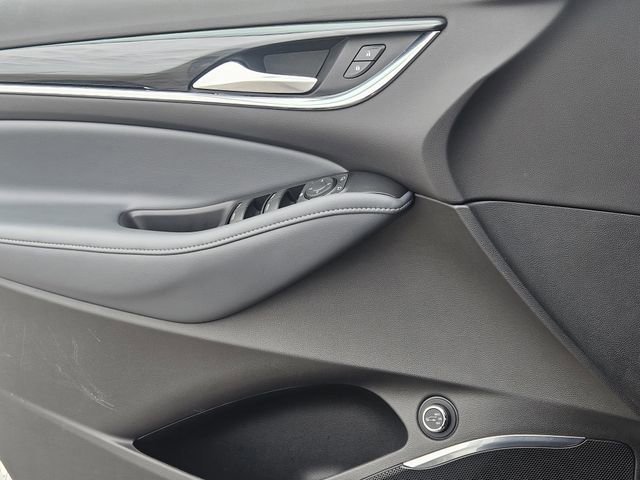 Used 2022 Buick Enclave Essence FWD image 22