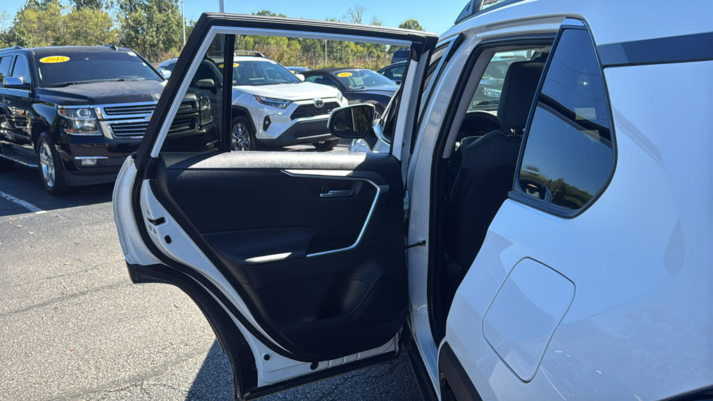 Used 2025 Toyota RAV4 XLE w/ Convenience Package AWD/4WD image 28