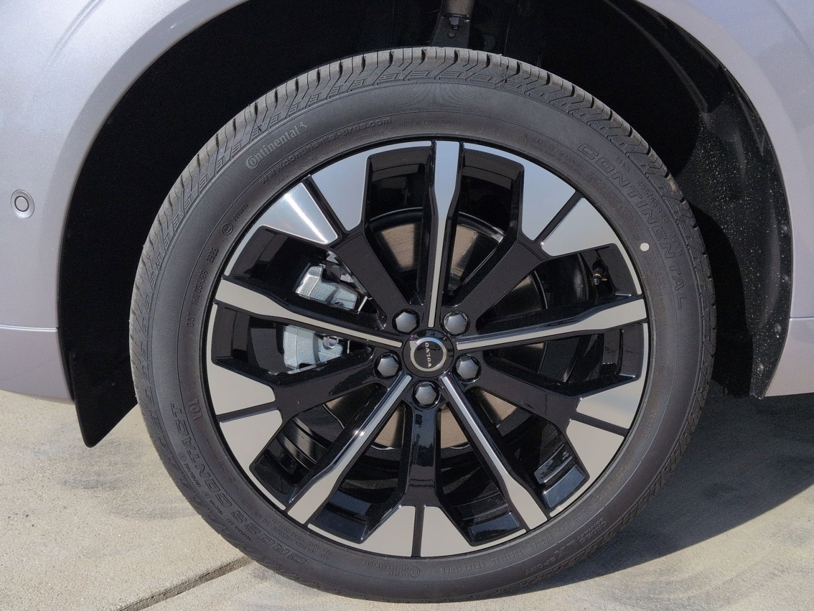 New 2026 Volvo XC60 B5 Plus w/ Protection Package Premier AWD/4WD image 12