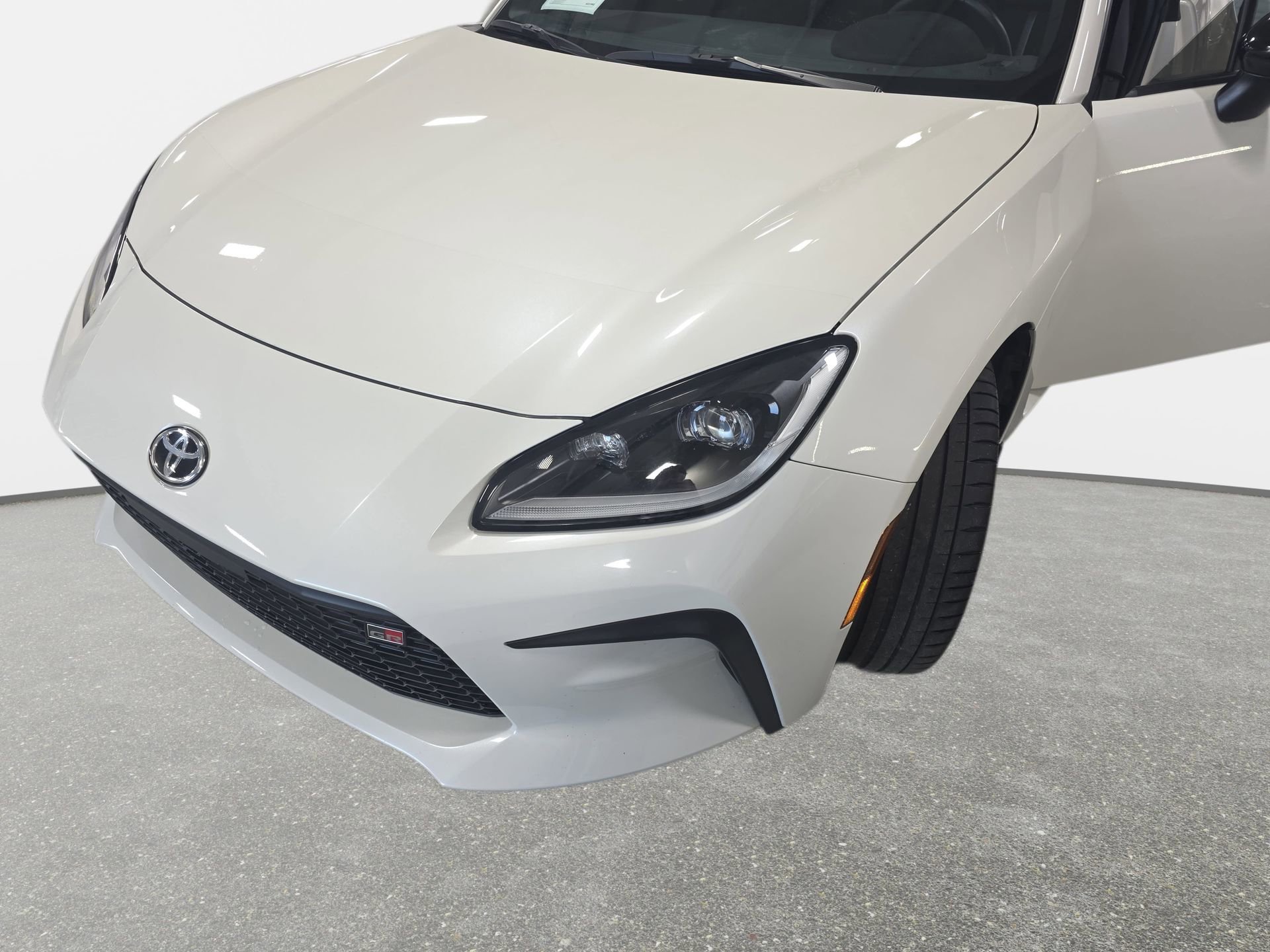 Used 2024 Toyota GR86 Premium image 30