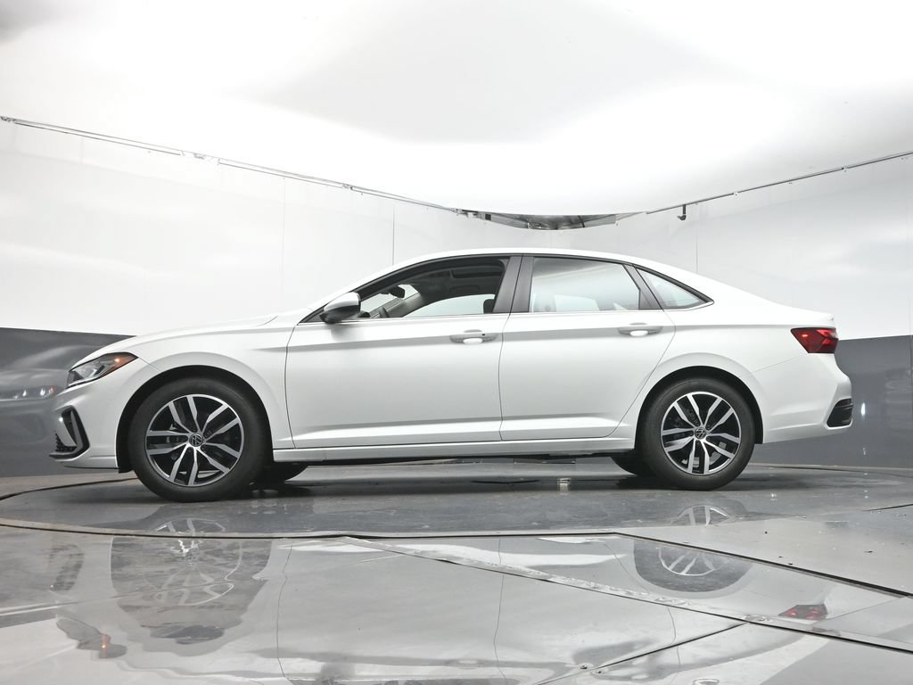 New 2026 Volkswagen Jetta SE FWD image 33