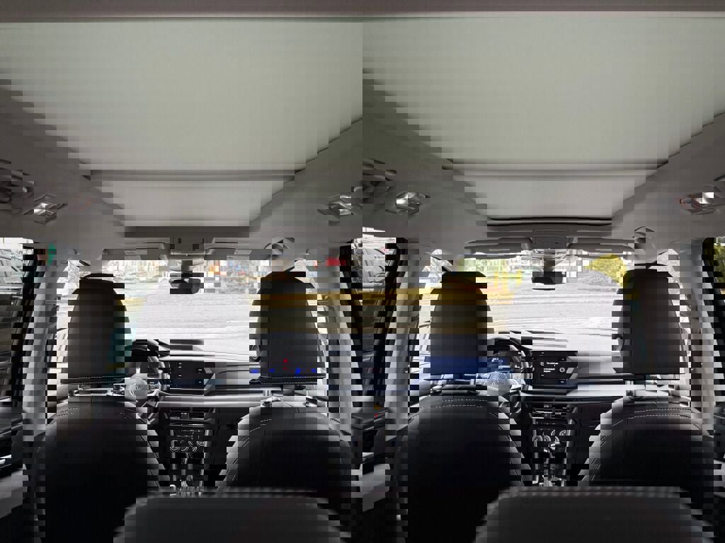 Used 2023 Volkswagen Taos SE w/ Panoramic Sunroof Package image 32