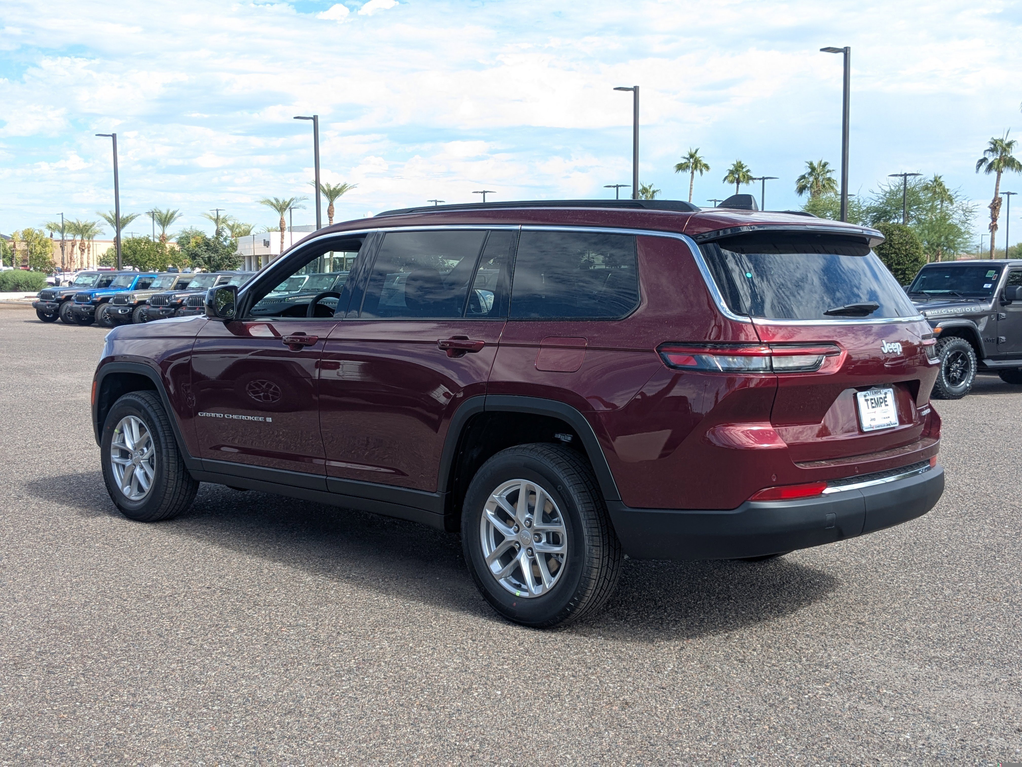 New 2025 Jeep Grand Cherokee L Laredo image 3